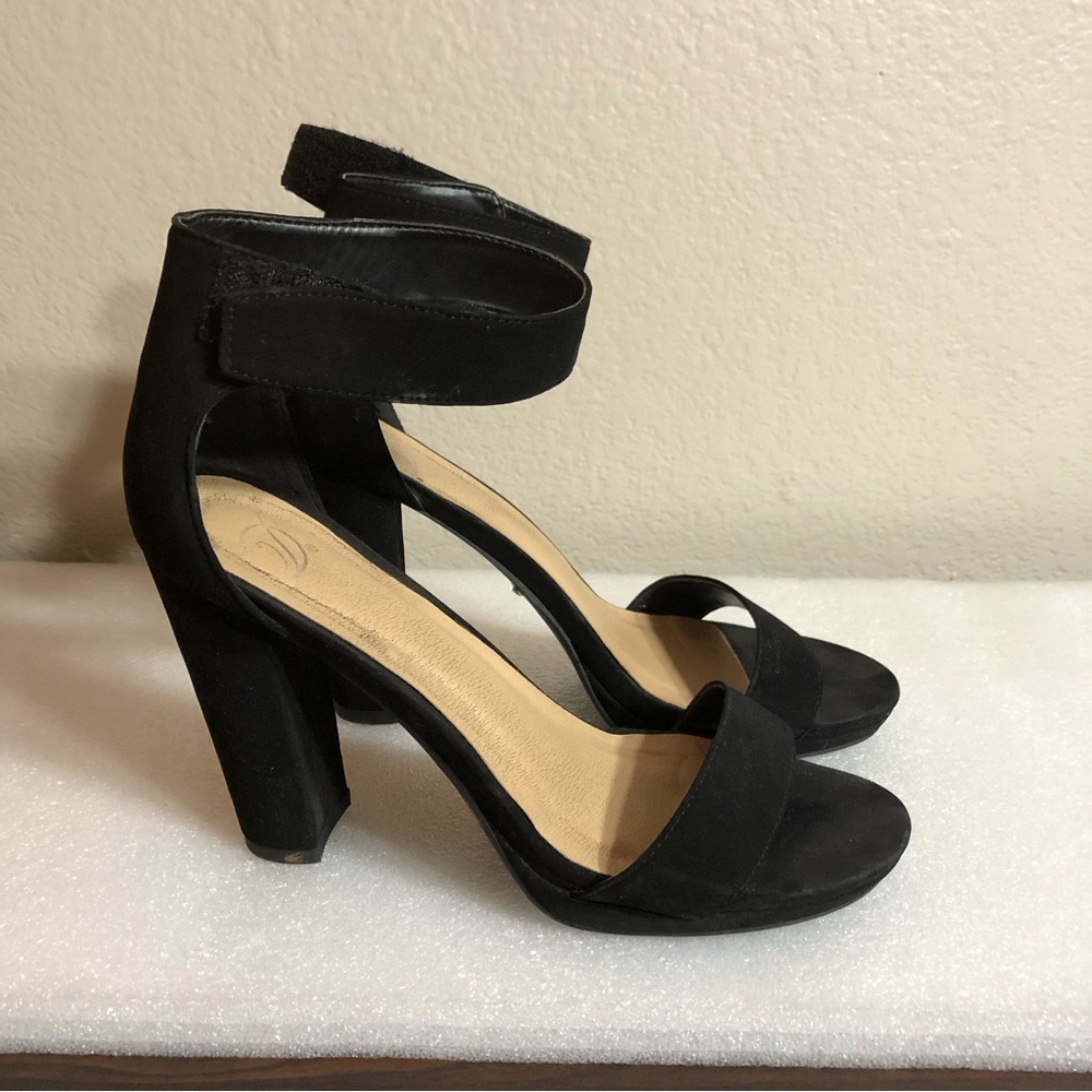 Woman’s ankle strap heel size 8.5 my delicious shoe style Osar